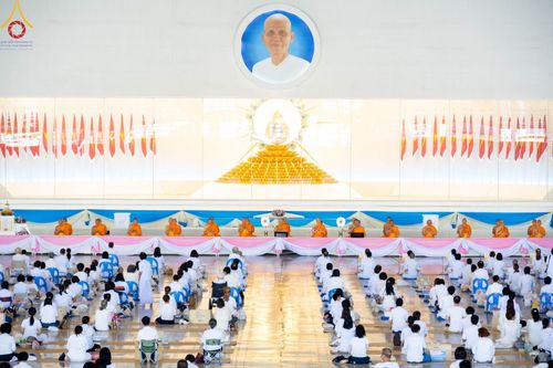 ภาพ No.102352:พิธีถวายอุปกรณ์ทำความสะอาด ณ บ้านแก้วเรือนทองคุณยายอาจารย์ฯ วัดพระธรรมกาย วันเสาร์ที่ 16 ธันวาคม พ.ศ. 2566