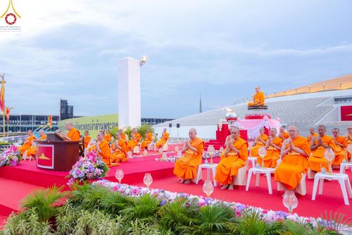 ภาพ No.160541:พิธีจุดประทีป 20,000 ดวง บูชาพระมหาธรรมกายเจดีย์ และบูชาพระมงคลเทพมุนี (สด จนฺทสโร) พระผู้ปราบมาร ณ ลานธรรม พระมหาธรรมกายเจดีย์ วัดพระธรรมกาย จ.ปทุมธานี วันที่ 10 ตุลาคม พ.ศ. 2567