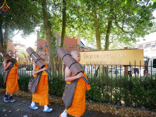 ภาพ No.148755:คณะสงฆ์และสามเณร วัดพระธรรมกายแมนเชสเตอร์  สหราชอาณาจักร จัดเดินธรรมยาตราที่ Peak District National Park , New Mills central , Upper Derwent Visitor Centre, Hope Valley วันอังคารที่ 6 สิงหาคม พ.ศ. 2567