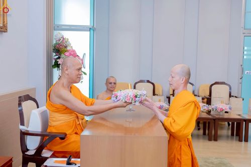 ภาพ No.246326:วันที่ 8 กันยายน พ.ศ. 2568 พระครูปลัดรัตนวีรวัฒน์ (รังสฤษดิ์ อิทฺธิจินฺตโก) เจ้าอาวาสวัดพระธรรมกาย เป็นประธานมอบพระบรมสารีริกธาตุ แก่ศูนย์ส่งเสริมศีลธรรมภายในประเทศ และวัดสาขาต่างประเทศ จำนวน 8 แห่ง