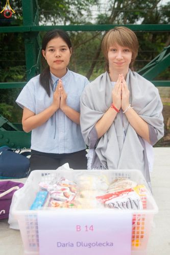 ภาพ No.101976:พิธีตักบาตรพระ 111 รูป ณ สะพานประวัติศาสตร์  อ.ปาย จ.แม่ฮ่องสอน วันอาทิตย์ที่ 10 ธันวาคม พ.ศ. 2566