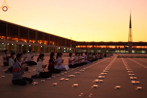 พิธีเจริญพระพุทธมนต์ จุดประทีปถวายเป็นพุทธบูชา และพิธีฉลองชัยสวดมนต์บทธรรมจักร 4,990,000,082 จบ เนื่องในวาระอายุวัฒนมงคลครบ 82 ปี หลวงพ่อทัตตชีโว ณ พระมหาธรรมกายเจดีย์ วัดพระธรรมกาย จ.ปทุมธานี วันพุธที่ 21 ธันวาคม พ.ศ. 2565