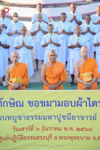 ภาพ No.278054:วันเสาร์ที่ 6 ธันวาคม พ.ศ. 2568 พิธีเวียนประทักษิณ ขอขมามอบผ้าไตร บรรพชาอุปสมบทหมู่ธรรมทายาท จำนวน 53 รูป โครงการอุปสมบทหมู่ รุ่นบูชาธรรมมหาปูชนียาจารย์ ประจำปี 2568 จังหวัดสระบุรี
