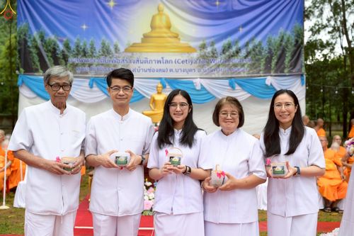 ภาพ No.238304:วันเสาร์ที่ 9 สิงหาคม พ.ศ. 2568 พิธีกลั่นแผ่นดิน โปรยทราย และจุดประทีปถวายเป็นพุทธบูชา จ.ระยอง สถาปนาองค์พระเจดีย์เพื่อสร้างสันติภาพโลก ณ ศูนย์ปฏิบัติธรรมระยอง(บ้านช่องลม) ต.บางบุตร อ.บ้านค่าย จ.ระยอง