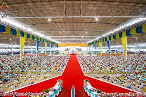 ภาพ No.147011:พิธีมุทิตาสักการะพระภิกษุ ผู้สอบได้เปรียญธรรม 9 ประโยคระดับโลกปีที่ 36, พิธีมอบโล่เกียรติยศและทุนการศึกษา สำนักเรียนบาลีดีเด่นทั่วประเทศ, พิธีถวายมหาสังฆทานคณะสงฆ์ 2,000 กว่าวัด ทั่วประเทศ ปีที่ 24, พิธีถวายไทยธรรมคณะสงฆ์ 323 วัด 4 จังหวัดชายแดนภาคใต้