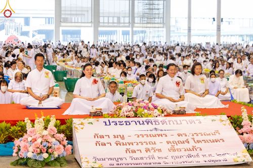 ภาพ No.124383:พิธีตักบาตรในวันมาฆบูชา ณ บ้านแก้วเรือนทองคุณยายฯ วัดพระธรรมกาย จ.ปทุมธานี วันเสาร์ที่ 24 กุมภาพันธ์ พ.ศ. 2567