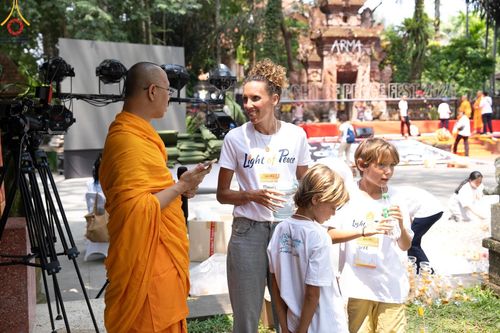 ภาพ No.155924:การเตรียมงานกิจกรรม light of peace จุดประทีปรวมใจเพื่อสันติภาพโลก ณ พิพิธภัณฑ์ Arma เกาะบาหลี สาธารณรัฐอินโดนีเซีย วันเสาร์ที่ 21 กันยายน พ.ศ. 2567 วันสันติภาพโลก