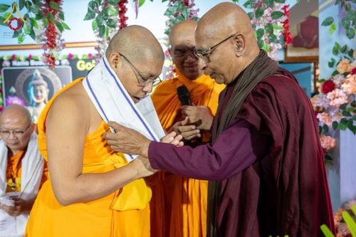 ภาพ No.179647:พิธีทอดกฐินสมทบ ณ วัดพุทธรัตนางกูร พิหาร (Bouddha Ratnangkur Bihar) เมืองกัลกัตตา ประเทศอินเดีย วันที่ 9 พฤศจิกายน พ.ศ. 2567