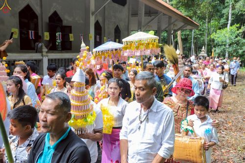 ภาพ No.265476:วันที่ 24 ตุลาคม พ.ศ. 2568 พิธีทอดกฐินสามัคคีทั่วไทย ณ วัดศานติไมตรี ต.ขุนทะเล  อ.เมือง จ.สุราษฎร์ธานี โดยคณะศิษยานุศิษย์ บูชาธรรม 81 ปี หลวงพ่อธัมมชโย