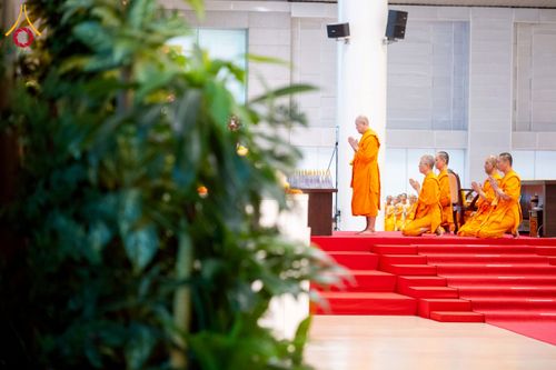 ภาพ No.232110:วันอาทิตย์ที่ 6 กรกฏาคม พ.ศ. 2568 พิธีมอบโล่เกียรติคุณ สวดธัมมจักกัปปวัตตนสูตร และรางวัลโครงการผู้นำแสงสว่างออนไลน์ ณ ห้องแก้วสารพัดนึก1 สภาธรรมกายสากล วัดพระธรรมกาย