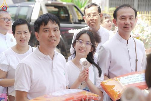 ภาพ No.171197:พิธีทอดกฐิน ณ วัดยางสุทธาราม ต.บ้านช่างหล่อ อ.บางกอกน้อย จ.กรุงเทพฯ ในโครงการกฐินสามัคคีทั่วไทย 30,000 วัด บูชาธรรม 80 ปี หลวงพ่อธัมมชโย โดยคณะศิษยานุศิษย์วัดพระธรรมกาย วันที่ 27 ตุลาคม พ.ศ. 2567