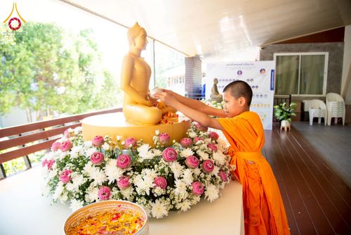 ภาพ No.218009:วันอาทิตย์ที่ 13 เมษายน พ.ศ. 2568 พิธีตักบาตรฉลองสามเณรใหม่ 75 รูป เนื่องในวันสงกรานต์ (โครงการบรรพชาสามเณรฟื้นฟูพระพุทธศาสนาทั่วไทย ประจำปีพุทธศักราช 2568) ณ ศูนย์ปฏิบัติธรรมระยอง(บ้านช่องลม) ตำบลบางบุตร อำเภอบ้านค่าย จังหวัดระยอง