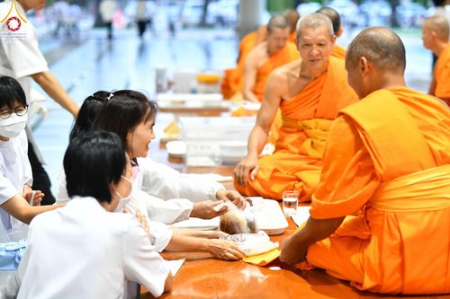 ภาพ No.182300:พิธีถวายภัตตาหารเมนูสวรรค์ "เพื่อการบรรลุธรรม" วันเสาร์ที่ 14 ธันวาคม พ.ศ. 2567 ณ หอฉันคุณยายอาจารย์ฯ วัดพระธรรมกาย