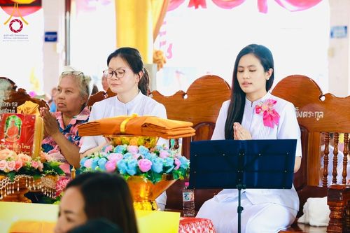 ภาพ No.181928:พิธีทอดกฐิน ณ วัดเนินทองวราราม จ.ลพบุรี ในโครงการทอดกฐินสามัคคีทั่วไทย 30,000 วัด บูชาธรรม 80 ปี หลวงพ่อธัมมชโย โดยคณะศิษยานุศิษย์วัดพระธรรมกาย วันที่ 2 พฤศจิกายน พ.ศ. 2567