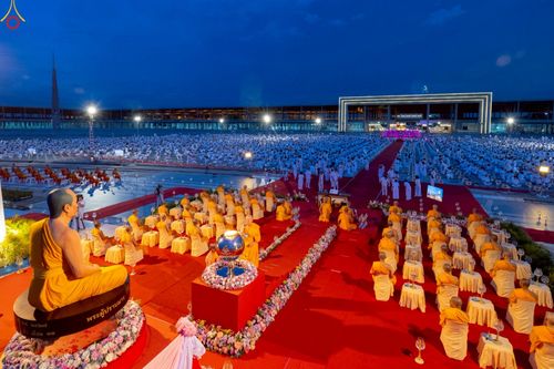 ภาพ No.253599:วันที่ 10 ตุลาคม พ.ศ. 2568 พิธีจุดประทีปบูชาพระผู้ปราบมาร, พิธีจุดประทีปบนพระมหาธรรมกายเจดีย์  20,000 ดวง เนื่องในวันคล้ายวันเกิดครบรอบ 141 ปี พระมงคลเทพมุนี (สด จนฺทสโร)