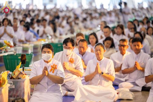 ภาพ No.133780:พิธีตักบาตร ข้าวสารอาหารแห้ง ณ บ้านแก้วเรือนทองคุณยายฯ สภาธรรมกายสากล วัดพระธรรมกาย วันอาทิตย์ต้นเดือนที่ 7 เมษายน พ.ศ. 2567