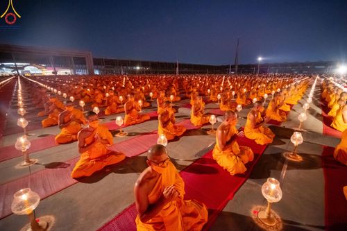 ภาพ No.122178:พิธีจุดประทีปถวายเป็นพุทธบูชา และบูชาธรรมมหาปูชนียาจารย์ พระมงคลเทพมุนี(สด จนฺทสโร) ในโครงการธรรมยาตรา กตัญญูบูชา มหาปูชนียาจารย์ พระมงคลเทพมุนี(สด จนฺทสโร) พระผู้ปราบมาร อนุสรณ์สถาน 7 แห่ง ปีที่ 12 วันที่ 31 มกราคม พ.ศ. 2567 ณ วัดพระธรรมกาย จ.ปทุมธานี (