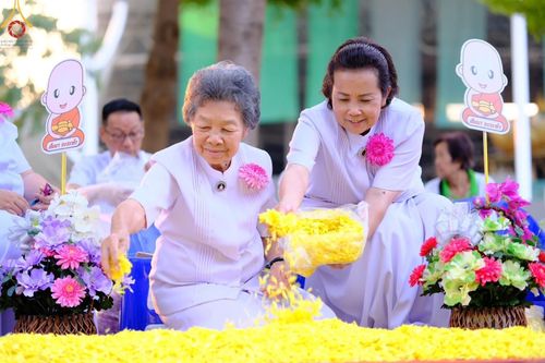 ภาพ No.201969:พิธีต้อนรับพระธรรมยาตรา ณ อนุสรณ์สถานลำดับที่ 7 สถานที่ขยายวิชชาธรรมกาย วัดพระธรรมกาย ต.คลองสาม อ.คลองหลวง จ.ปทุมธานี ในโครงการธรรมยาตรา กตัญญูบูชา มหาปูชนียาจารย์ พระมงคลเทพมุนี(สด จนฺทสโร) พระผู้ปราบมาร อนุสรณ์สถาน 7 แห่ง ปีที่ 13 วันที่ 26 มกราคม 2568
