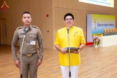 ภาพ No.208919:พระบาทสมเด็จพระเจ้าอยู่หัว ทรงมีพระราชศรัทธาทรงพระกรุณาโปรดเกล้าฯ ให้บำเพ็ญพระราชกุศลถวายภัตตาหารพระราชทาน การสอบบาลีสนามหลวง ณ วัดพระธรรมกาย ย อ.คลองหลวง จ.ปทุมธานี วันที่ 23-24 กุมภาพันธ์ พ.ศ. 2568