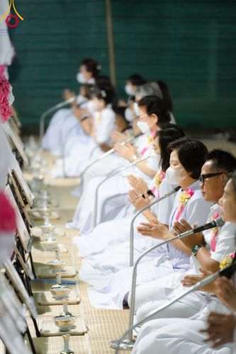 ภาพ No.108047:พิธีถวายภัตตาหารเป็นสังฆทาน แด่คณะพระธรรมยาตราฯ ในโครงการธรรมยาตรากตัญญูบูชา มหาปูชนียาจารย์ พระมงคลเทพมุนี(สด จนฺทสโร) พระผู้ปราบมาร อนุสรณ์สถาน 7 แห่ง ปีที่ 12 วันที่ 8 มกราคม พ.ศ. 2567 ณ อนุสรณ์สถานมหาวิหารพระมงคลเทพมุนี (โลตัสแลนด์) อ.สองพี่น้อง จ.สุ