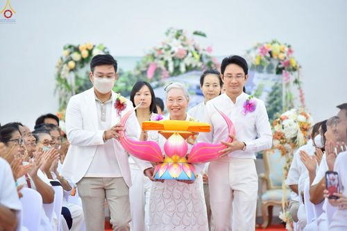 ภาพ No.230034:วันพฤหัสบดีที่ 26 มิถุนายน พ.ศ. 2568 พิธีทอดผ้าป่าฉลองอาคารชุดศูนย์ปฏิบัติธรรมน้ำใสใจสว่าง น้อมบูชาธรรมอายุวัฒนะมงคล 81 ปี หลวงพ่อธัมมชโย ณ ศูนย์ปฏิบัติธรรมน้ำใสใจสว่าง เขตบางกอกน้อย กรุงเทพมหานคร