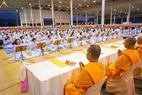 ภาพ No.188472:พิธีถวายภัตตาหารเป็นสังฆทาน แด่พระธรรมยาตรา ในโครงการธรรมยาตรา กตัญญูบูชา มหาปูชนียาจารย์ พระมงคลเทพมุนี(สด จนฺทสโร) พระผู้ปราบมาร อนุสรณ์สถาน 7 แห่ง ปีที่ 13 ณ สภาธรรมกายสากล วัดพระธรรมกาย วันที่ 3 มกราคม พ.ศ. 2568