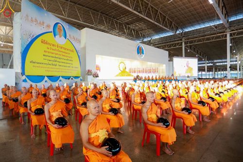 ภาพ No.150957:พิธีตักบาตร ในวันอาทิตย์ต้นเดือน วันที่ 1 กันยายน พ.ศ. 2567 ณ สภาธรรมกายสากล วัดพระธรรมกาย