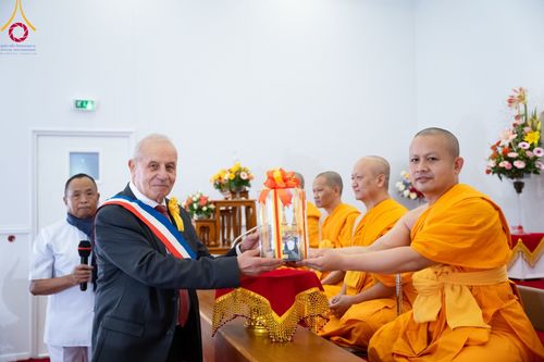 ภาพ No.96432:พิธีทอดกฐินวัดพระธรรมกายบอร์โด ประเทศฝรั่งเศส วันอาทิตย์ที่ 19 พฤศจิกายน พ.ศ. 2566 ณ วัดพระธรรมกายบอร์โด ประเทศฝรั่งเศส