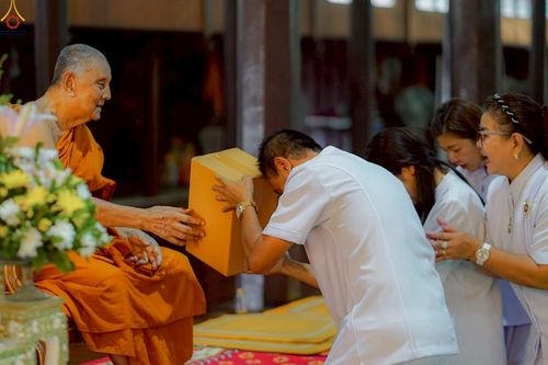 ภาพ No.278372:วันที่ 19 ตุลาคม พ.ศ. 2568 พิธีทอดกฐินสามัคคีทั่วไทย ณ วัดพระญาญาติ อ.อัมพวา จ.สมุทรสงคราม โดยคณะศิษยานุศิษย์ บูชาธรรม 81 ปี หลวงพ่อธัมมชโย