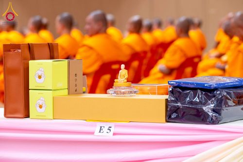 ภาพ No.272831:วันอาทิตย์ที่ 23 พฤศจิกายน พ.ศ.2568 พิธีมุทิตาสักการะ พระมหาเถระและพระเถระ ประจำปีพุทธศักราช 2568 ณ ห้องแก้วสารพัดนึก 2 สภาธรรมกายสากล  วัดพระธรรมกาย