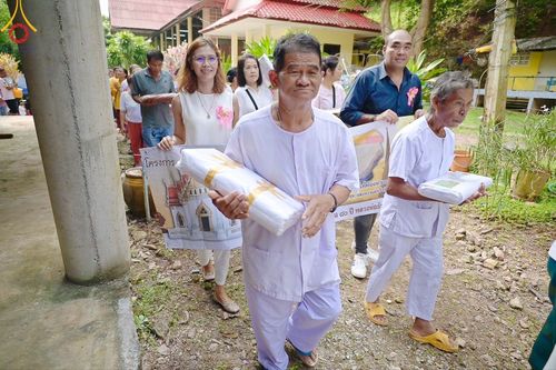 ภาพ No.173570:พิธีทอดกฐิน ณ วัดป่าทุ่งวัว จ.ฉะเชิงเทรา ในโครงการกฐินสามัคคีทั่วไทย 30,000 วัด บูชาธรรม 80 ปี หลวงพ่อธัมมชโย โดยคณะศิษยานุศิษย์วัดพระธรรมกาย วันที่ 27 ตุลาคม พ.ศ. 2567