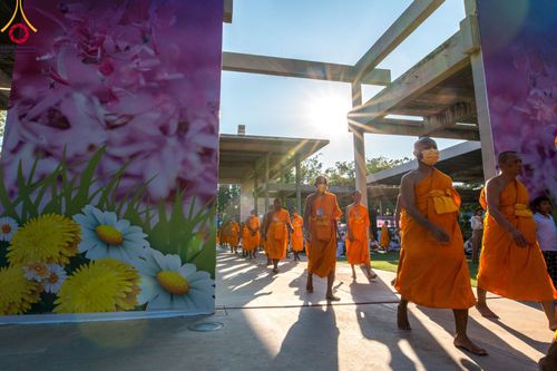ภาพ No.107075:พิธีจุดประทีปถวายเป็นพุทธบูชา และบูชาธรรมมหาปูชนียาจารย์ ในโครงการธรรมยาตรากตัญญูบูชา มหาปูชนียาจารย์ พระมงคลเทพมุนี(สด จนฺทสโร) พระผู้ปราบมาร  อนุสรณ์สถาน 7 แห่ง ปีที่ 12  วันที่ 6 มกราคม พ.ศ. 2567 ณ อนุสรณ์สถานมหาวิหารพระมงคลเทพมุนี อ.สองพี่น้อง จ.สุพร