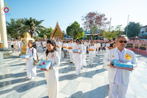 ภาพ No.195651:พิธีทอดผ้าป่าทำนุบำรุงศาสนสถาน ณ วัดคู้สลอดวุฒิโสภณ ต.คู้สลอด อ.ลาดบัวหลวง จ.พระนครศรีอยุธยา ในโครงการธรรมยาตรา กตัญญูบูชา มหาปูชนียาจารย์ พระมงคลเทพมุนี(สด จนฺทสโร) พระผู้ปราบมาร อนุสรณ์สถาน 7 แห่ง ปีที่ 13 วันที่ 13 มกราคม พ.ศ. 2568