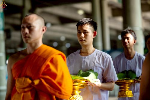 ภาพ No.248558:วันที่ 28 กันยายน พ.ศ. 2568 พิธีตัดปอยผม และปลงผม โครงการอุปสมบทบูชาธรรม 141 ปี พระมงคลเทพมุนี ณ วิหารคด วัดพระธรรมกาย