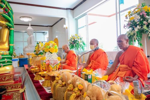 ภาพ No.183237:พิธีทอดกฐิน ณ วัดธรรมคุณาราม กรุงเทพมหานคร ในโครงการทอดกฐินสามัคคีทั่วไทย 30,000 วัด บูชาธรรม 80 ปี หลวงพ่อธัมมชโย โดยคณะศิษยานุศิษย์วัดพระธรรมกาย วันที่ 20 ตุลาคม พ.ศ. 2567