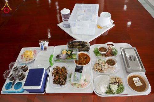 ภาพ No.243801:วันที่ 6 กันยายน พ.ศ. 2568 พิธีถวายภัตตาหารเมนูสวรรค์ เพื่อการบรรลุธรรม ณ หอฉันคุณยายอาจารย์ฯ วัดพระธรรมกาย