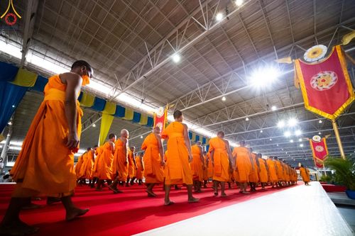 ภาพ No.123139:พระธรรมยาตรารับประกาศนียบัตร และพระของขวัญ ในวันอาทิตย์ต้นเดือนที่ 4 กุมภาพันธ์ พ.ศ.2567 ณ สภาธรรมกายสากล วัดพระธรรมกาย