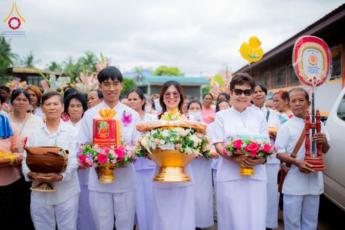 พิธีทอดกฐิน ณ วัดอำภาผล ต.บ้านใหม่ อ.ครบุรี จ.นครราชสีมา ในโครงการทอดกฐินสามัคคีทั่วไทย 30,000 วัด บูชาธรรม 80 ปี หลวงพ่อธัมมชโย โดยคณะศิษยานุศิษย์วัดพระธรรมกาย วันที่ 5 พฤศจิกายน พ.ศ. 2567