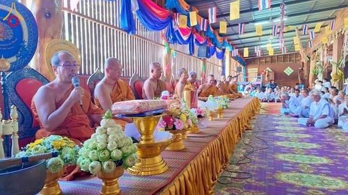 ภาพ No.182976:พิธีทอดกฐิน ณ วัดปราสาทสูง อ.ห้วยราช จ.บุรีรัมย์ ในโครงการทอดกฐินสามัคคีทั่วไทย 30,000 วัด บูชาธรรม 80 ปี หลวงพ่อธัมมชโย โดยคณะศิษยานุศิษย์วัดพระธรรมกาย วันที่ 10 พฤศจิกายน พ.ศ. 2567