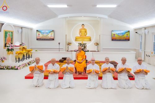 ภาพ No.144966:พิธีบรรพชา และอุปสมบท ธรรมทายาท โดยมี พระเดชพระคุณพระธรรมรัตนาภรณ์ เป็นพระอุปัชฌาย์ ยังความปลื้มปิติใจให้แก่ผู้ปกครอง และคณะญาติมิตร ณ วัดพระธรรมกายนิวเจอร์ซี  ประเทศสหรัฐอเมริกา