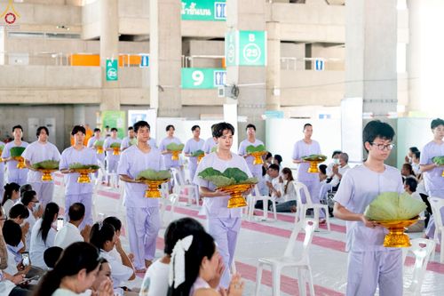 ภาพ No.228475:วันเสาร์ที่ 7 มิถุนายน พ.ศ. 2568 พิธีปลงผมโครงการอุปสมบทหมู่ธรรมทายาท ระดับอุดมศึกษา รุ่นที่ 52 ภาคฤดูฝน ณ วิหารคด 9 วัดพระธรรมกาย