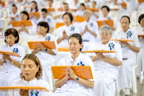 ภาพ No.251517:วันที่ 10 ตุลาคม พ.ศ. 2568 พิธีทอดผ้าป่าสมทบกฐินวัดพระธรรมกาย และสมทบกฐิน 30,000 กว่าวัดทั่วประเทศ ครั้งที่ 3 ณ สภาธรรมกายสากล วัดพระธรรมกาย