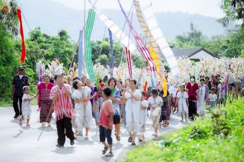 ภาพ No.253746:วันที่ 12 ตุลาคม พ.ศ. 2568 พิธีทอดกฐินสามัคคีทั่วไทย 30,000 วัด โดยคณะศิษยานุศิษย์ บูชาธรรม 81 ปี หลวงพ่อธัมมชโย ณ วัดดอยคำ ตำบลทากาศ  อำเภอแม่ทา จังหวัดลำพูน