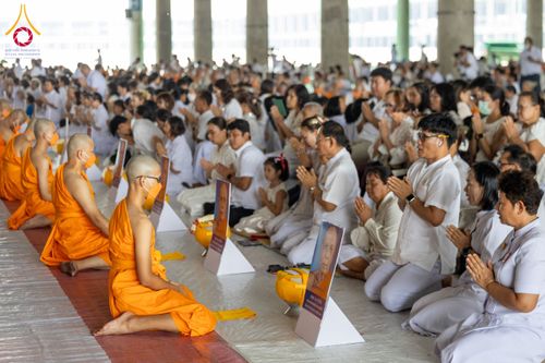 ภาพ No.62517:พิธีถวายบาตรเเละไทยธรรม ในโครงการอุปสมบทหมู่ บูชาธรรมหลวงพ่อธัมมชโย พ.ศ.2567 ณ ลานธรรม พระมหาธรรมกายเจดีย์ วันที่ 13 เมษายน พ.ศ.2567
