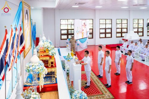 ภาพ No.237688:พิธีถวายเครื่องราชสักการะและวางพานพุ่ม และพิธีจุดเทียนถวายพระพรชัยมงคล เนื่องในโอกาสวันเฉลิมพระชนมพรรษา สมเด็จพระนางเจ้าสิริกิติ์ พระบรมราชินีนาถ พระบรมราชชนนีพันปีหลวง วันอังคารที่ 12 สิงหาคม พ.ศ. 2568  ณ อาคารปลูกศรัทธา 2 วัดพระธรรมกาย