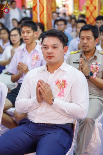 ภาพ No.197314:พิธีเจริญพระพุทธมนต์ ปฏิบัติธรรม มอบทุนการศึกษา ถวายสังฆทาน 108 วัด เพื่อถวายเป็นพุทธบูชา และขับเคลื่อนโครงการหมู่บ้านรักษาศีล 5 โดยคณะสงฆ์จังหวัดนนทบุรี คณะศิษยานุศิษย์วัดพระธรรมกาย โครงการธรรมยาตรา ปีที่ 13 ณ วัดตะเคียน อ.บางกรวย จ.นนทบุรี