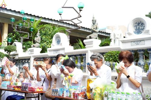 ภาพ No.250186:วันพุธที่ 8 ตุลาคม พ.ศ. 2568 พิธีทอดกฐินสามัคคีทั่วไทย 30,000 วัด โดยคณะศิษยานุศิษย์ บูชาธรรม 81 ปี หลวงพ่อธัมมชโย ณ วัดคลองเตยใน กรุงเทพฯ