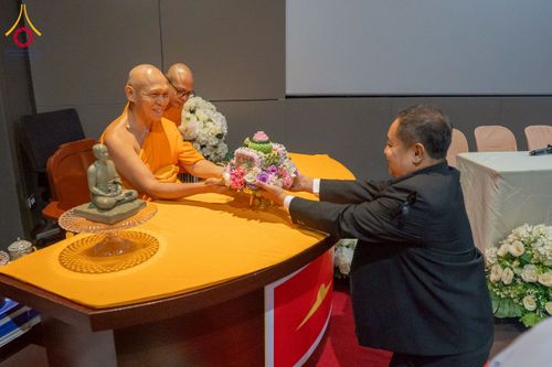 ภาพ No.271883:วันที่ 22 พฤศจิกายน พ.ศ. 2568 ผู้ว่าฯ ปทุมธานี ลงพื้นที่เยี่ยม “อำเภอคลองหลวง” พร้อมชมการเตรียมความพร้อมเทศกาลสวนดอกไม้ปทุมธานี “ทุ่งสวรรค์ ตะวันฉาย” ณ วัดพระธรรมกาย