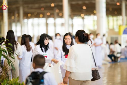 ภาพ No.99603:พิธีตักบาตรวันอาทิตย์ต้นเดือน ณ สภาธรรมกายสากล วัดพระธรรมกาย จ.ปทุมธานี วันอาทิตย์ที่ 3 ธันวาคม พ.ศ. 2566