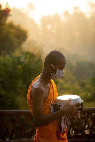 ภาพ No.76342:คณะสงฆ์และสามเณรบิณฑบาต ประเทศบังกลาเทศ วันที่ 11 กุมภาพันธ์ พ.ศ. 2566